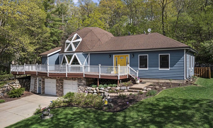 Delavan House | Dome House on Whitewater Lake