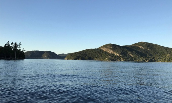 North Lake George House | Don't miss the Eclipse! Just 10 minutes from 100% totality!