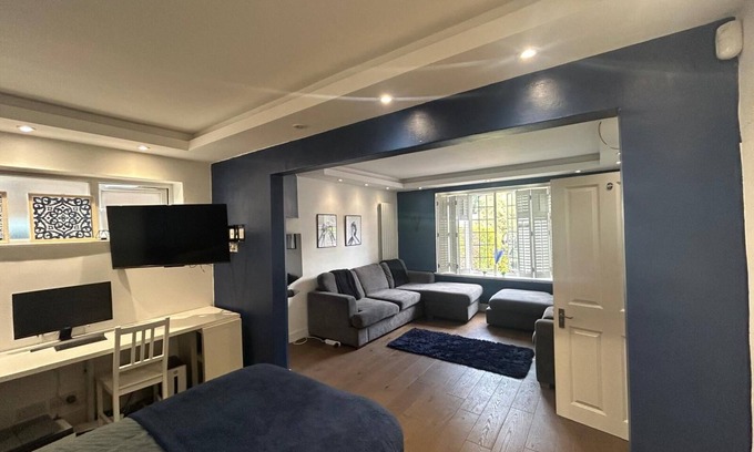 Thornton Apartment | Don't wake me up. South London. Sleeps 6