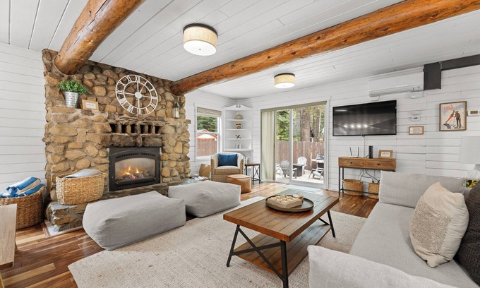 Donner Lake Woods Cottage | Donner Lake Cottage | Cozy Pet Friendly Cottage