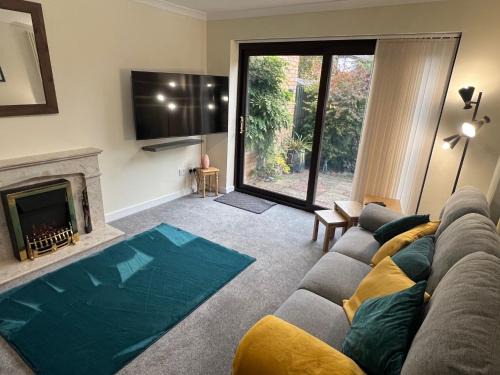 Milton Keynes House | DONT BOOK THIS 2 bed home if you dont want a great house, with super service and close to MK Centre