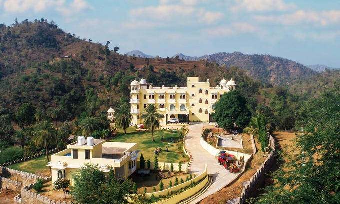 Abu Road Hotel | Doongar fort 7 km from ambaji