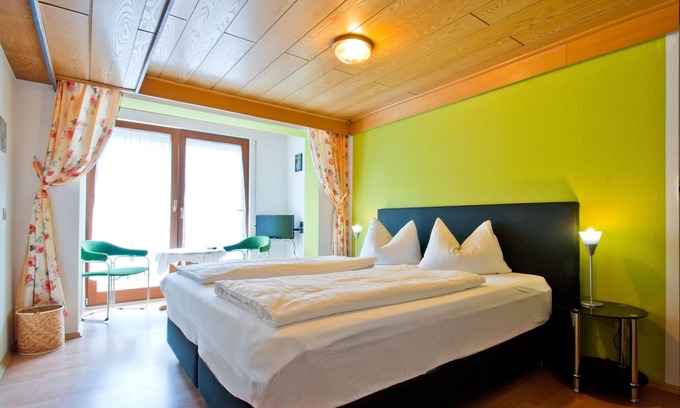 Bad Rippoldsau-Schapbach Apartment | Doppelzimmer Paul mit Dusche