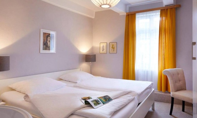 Oberhundem Apartment | Doppelzimmer mit Badezimmer, Garten/stadtblick