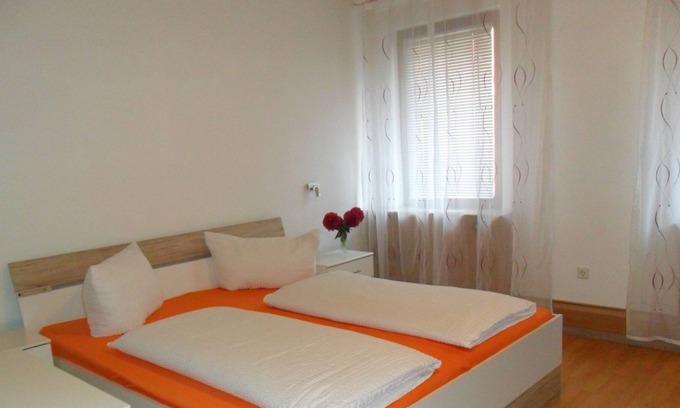 Seebach Apartment | Doppelzimmer mit Dusche und WC