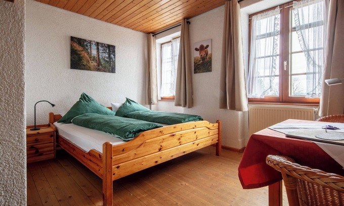 Staufen im Breisgau Apartment | Doppelzimmer mit Dusche und WC