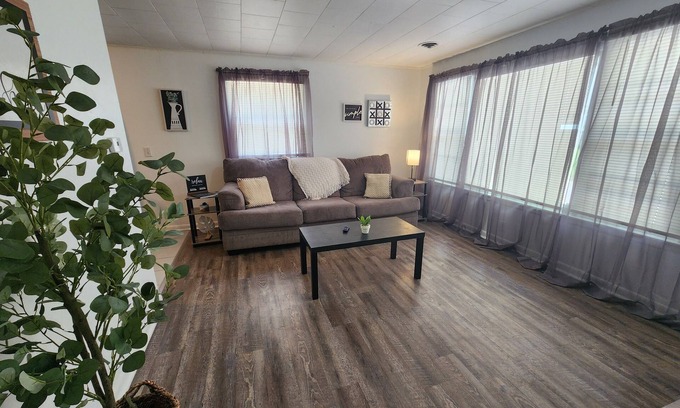 Hamilton Apartment | Dorothy - Apartment suite in Hamilton, MO!