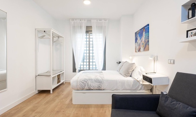 La Merced Apartment | Dos Aceras Ground floor Aircon High speed WiFi