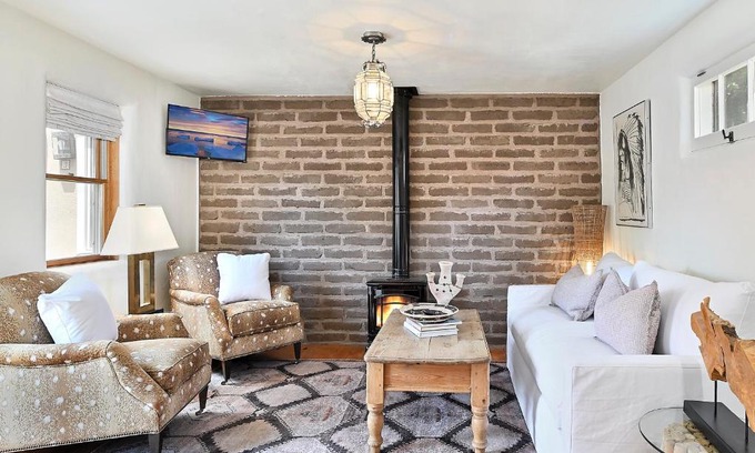 Downtown Santa Fe House | Dos Hermanas Casita 2 Downtown Courtyard