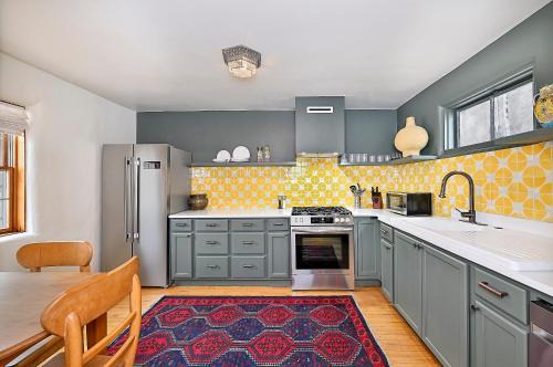 Downtown Santa Fe House | Dos Hermanas Casita 3 Downtown Courtyard