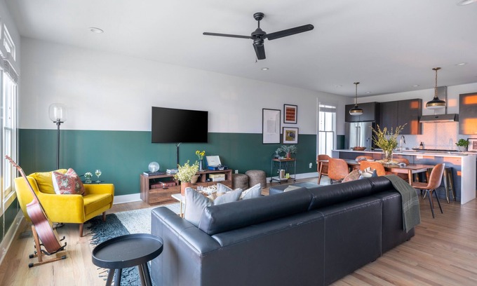 Hope Gardens House | Dottie & Loretta by AvantStay | Stylish 2 Home Buyout in Heart of Nashville