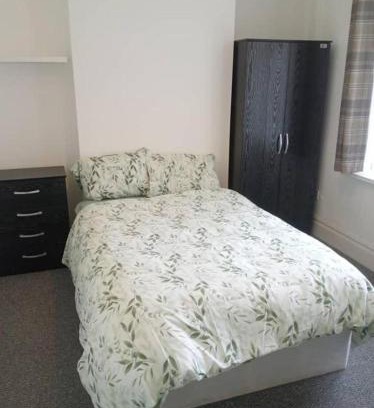 Burnley House | Double bed (R1) close to Burnley city centre