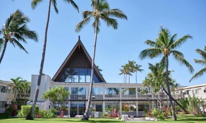 Kahului Apartment | Double-Bed Room w/WiFi & Views of Courtyard & Tropical Gardens