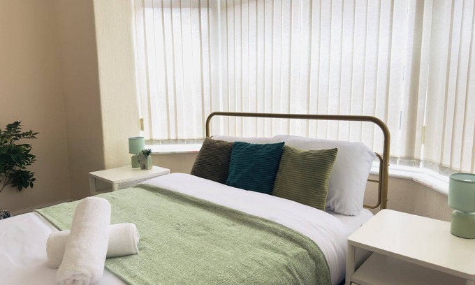 Manchester House | Double bedroom near city center