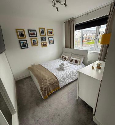 Edinburgh House | Double Bedroom With Dedicated Private Bathroom