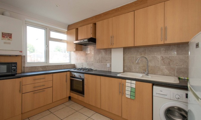 Plaistow and Sundridge Apartment | Double Bedroom with Shared Amenities - Front