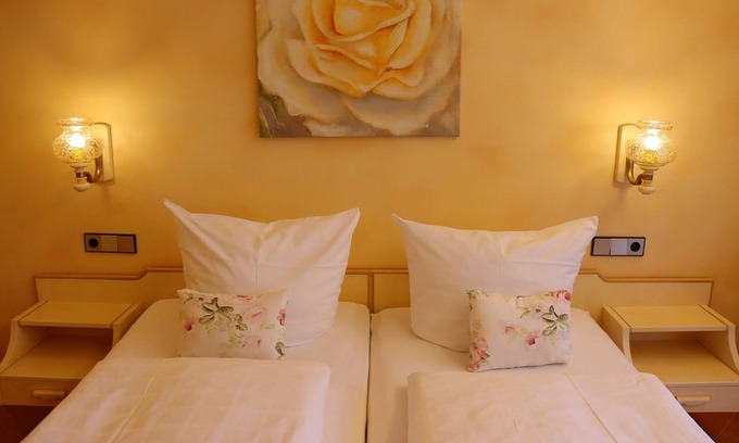 Bad Peterstal-Griesbach Apartment | Double room with shower and WC