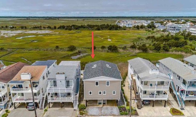 South End House | Double Deck Sunset Views & 3 Block Beach Walk