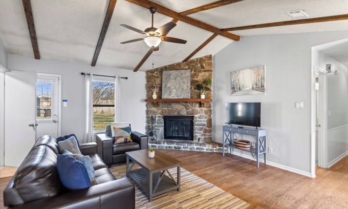 Sherwood House | Double Diamond Rentals - Cozy Home for Travelers