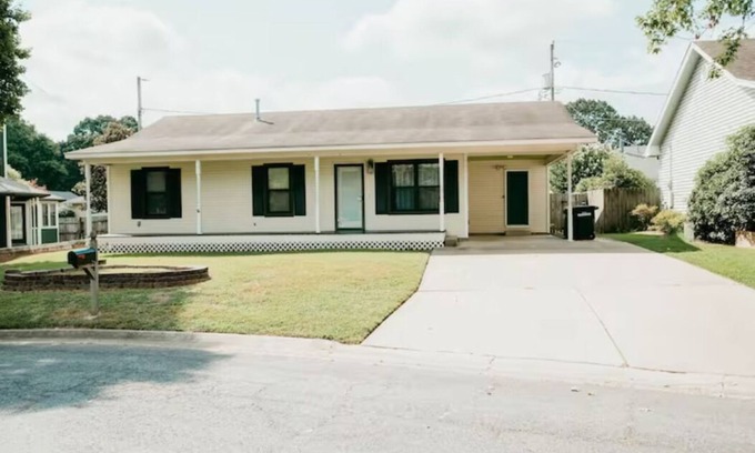 Sherwood House | Double Diamond Rentals - Awesome Neighborhood, AFB