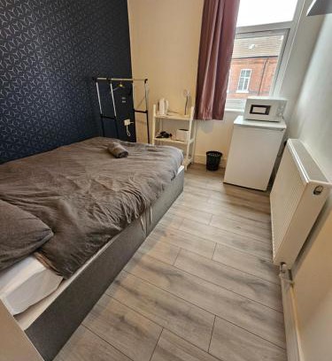 Levenshulme House | Double en suit room in Levenshulme