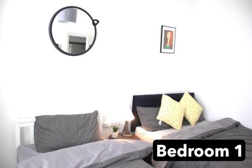 West Ham House | Double ground floor room near shop and metro station