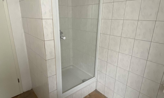 Bremerhaven Apartment | Double or Twin-Economy-Shared Bathroom
