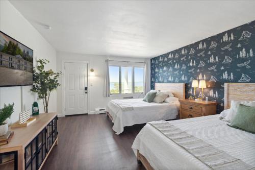 Petoskey House | Double Queen Exquisite Lake View