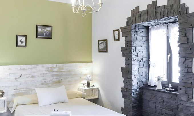 Deba Apartment | Double Room '3' with Mountain Views, Private Garden and Wi-Fi