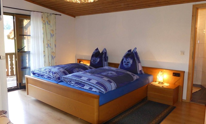 Obersensbach Cottage | Double Room 6 with Balcony - Pension Holzerstube