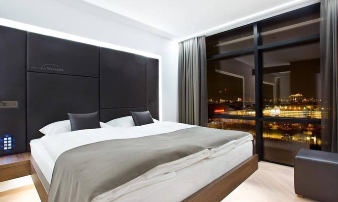 Laakirchen House | Double room deluxe panoramic view, breakfast - COOL MAMA Hotel Salzburg