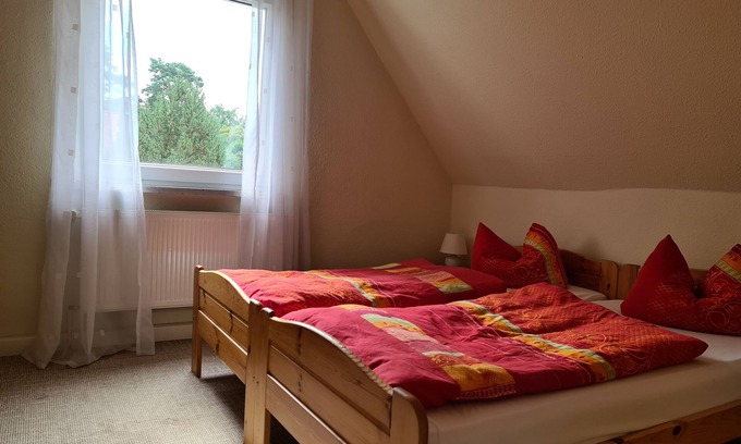 Kleinzschachwitz Apartment | Double room directly opposite Pillnitz Castle