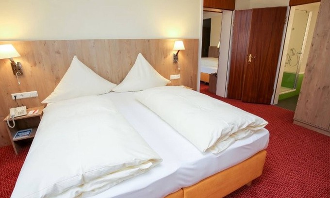 Heidenheim an der Brenz Apartment | Double room Exclusive Family room with bathtub/shower/WC