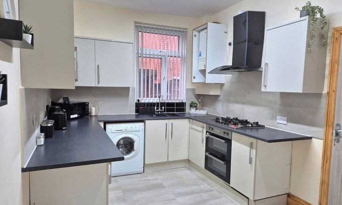 Cheetham Hill House | Double Room in Manchester near city Centre (3)