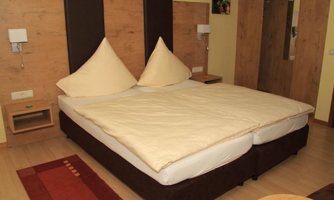 Wasserliesch House | Double room shower/WC - Cat. STANDARD - Waldhotel Albachmühle