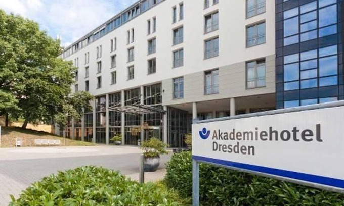 Hellerberge House | Double room, shower or bath, WC - Akademiehotel