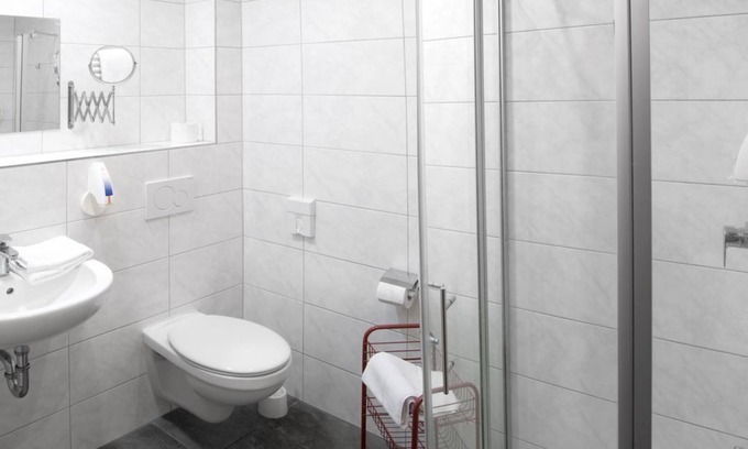 Bollendorf House | Double room shower/WC with balcony - Hotel Hauer