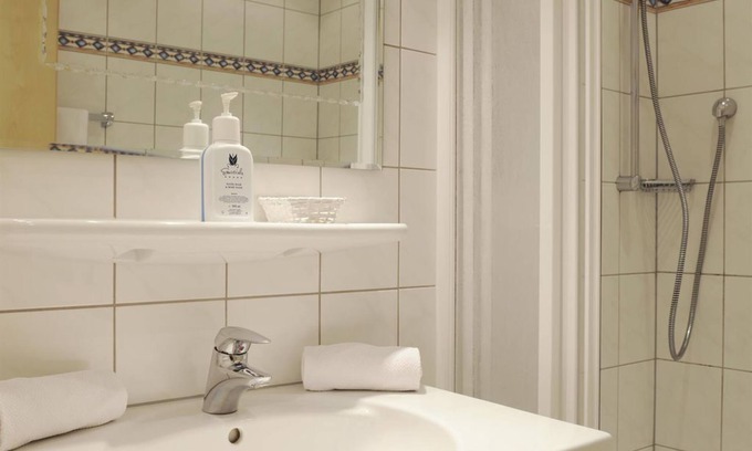 Deudesfeld House | Double room, shower/WC, standard - Hotel zur Post