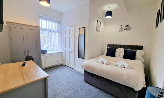 Burnley House | Double room Signature Ensuite with Bath RM 2