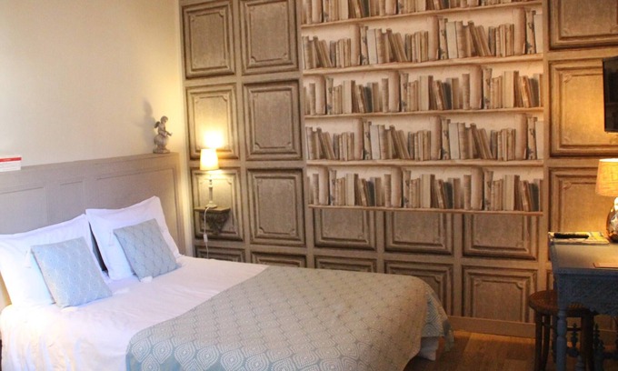 Saintes Bed & Breakfast | Double room-Standard-Wet room-Terrace-1er étage