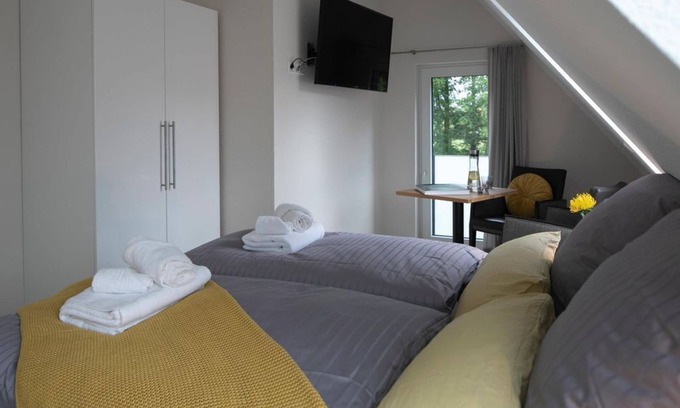 Bad Zwischenahn House | Double room "Tuschelei", shower, WC - Plauderei Café and Hotel