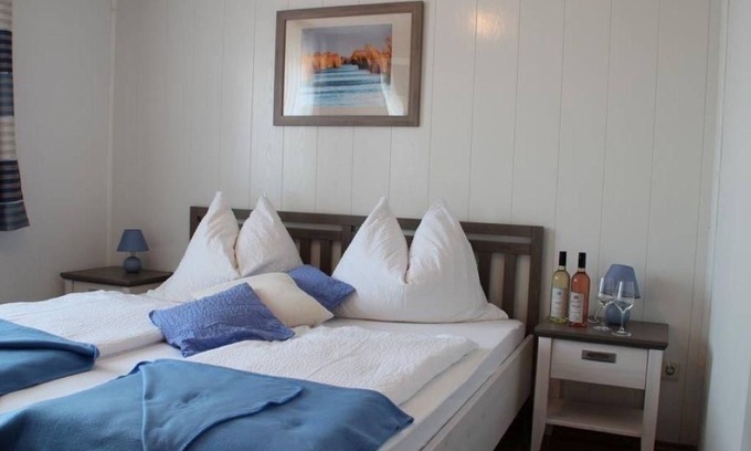 Morbisch am See Apartment | Double room with shower, WC - Gabi Schindler