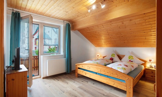 Todtmoos Apartment | Double Room with Balcony and Wi-Fi