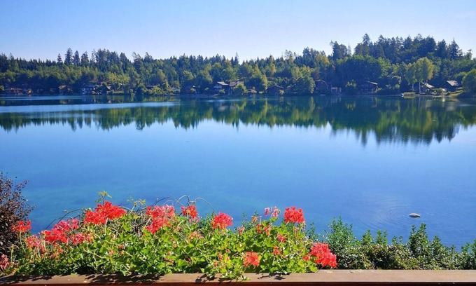 Sankt Magdalen Bed & Breakfast | Double room with balcony, lake view/side lake view - Seepension Smoley *