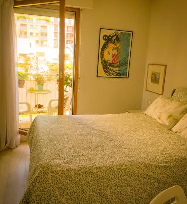 Quartier de Javel Bed & Breakfast | Double Room with Balcony