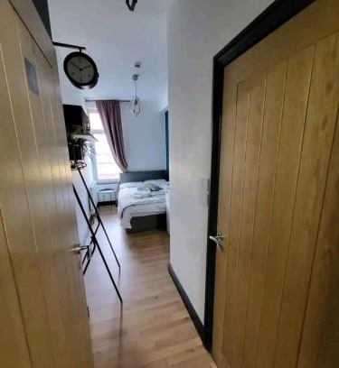 Levenshulme House | Double room with Bathroom and kitchenette