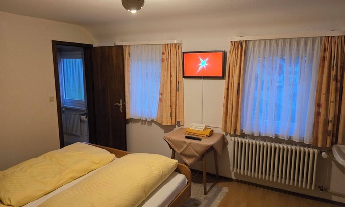 Enzklosterle Apartment | Double room without balcony with shower and WC