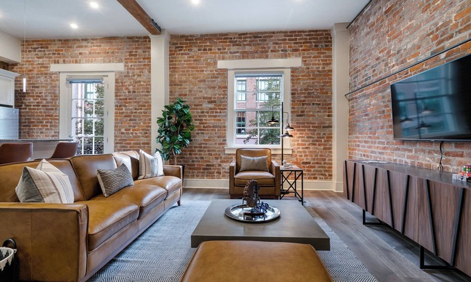 Central Business District Apartment | DOUBLE UP ✌🏽Enjoy 2 Levels of Accommodations in the Heart of DOWNTOWN Balconies on Each Level!