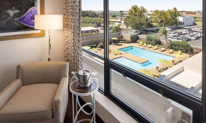 Kenner - Louis Armstrong International Airport Hotel | DoubleTree by Hilton Hotel New Orleans Airport