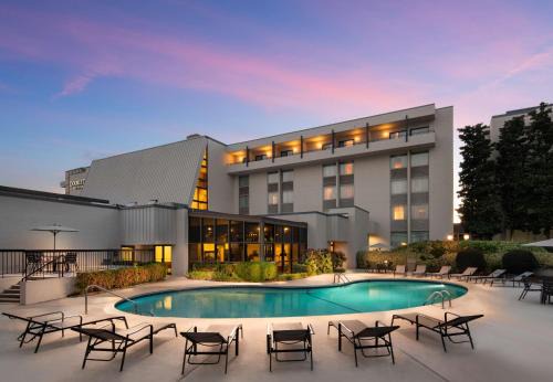 Seven Oaks Hotel | DoubleTree by Hilton Hotel Columbia